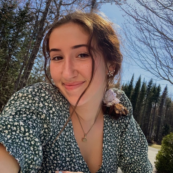 Meet your Posher, Sarah - Picture 1 of 1